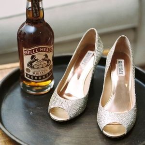 🆕Badgley Mischka Gold Glitter Wedge Heel Pump